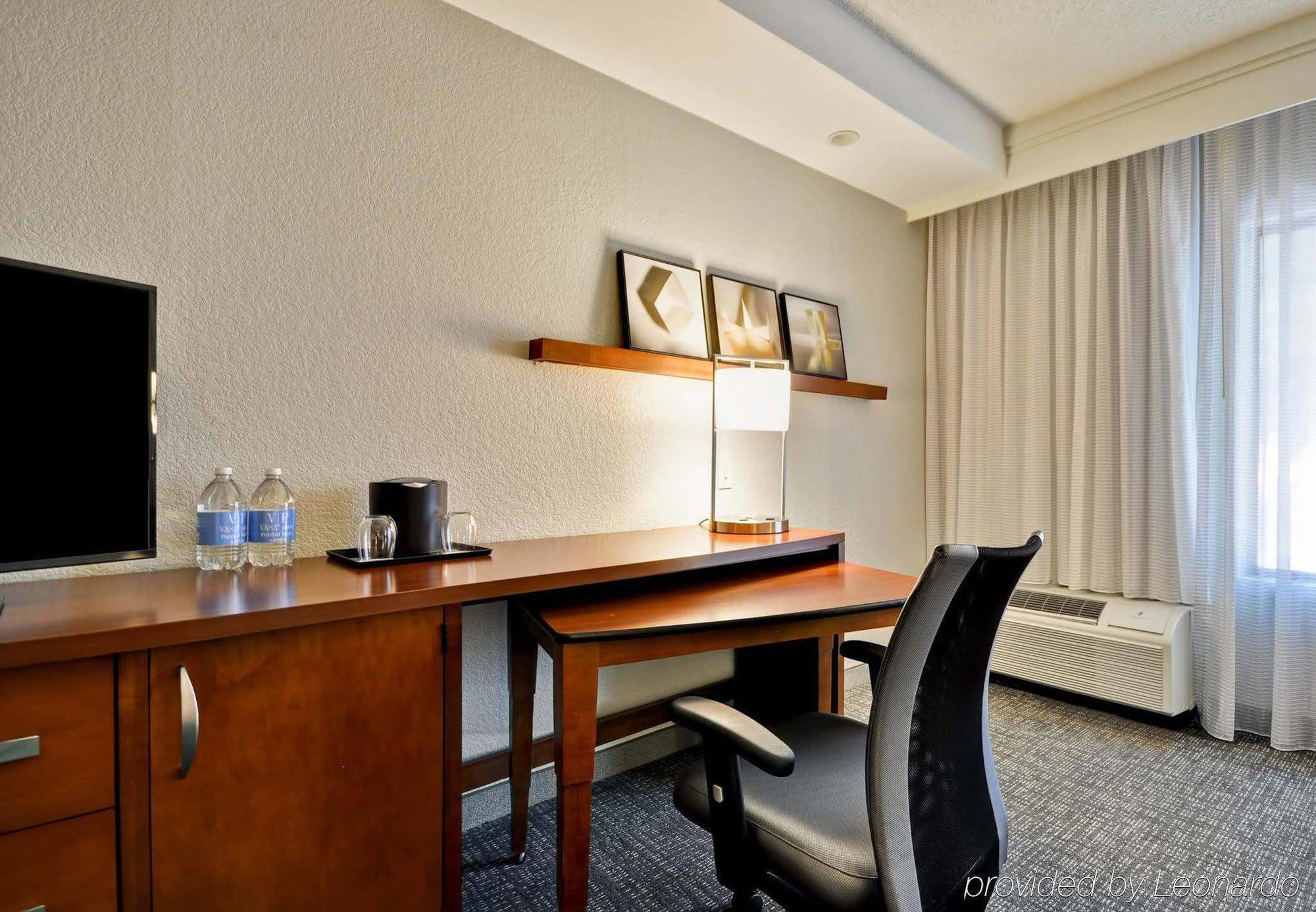 Courtyard Dallas Medical Market Center מראה חיצוני תמונה